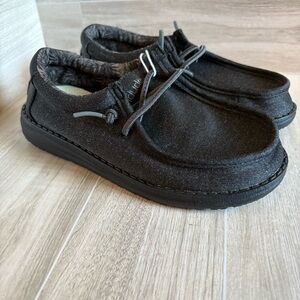 Hey Dude Youth Wally Basic Black Casual Shoes 40041-001 Slip On NEW WITH TAGS